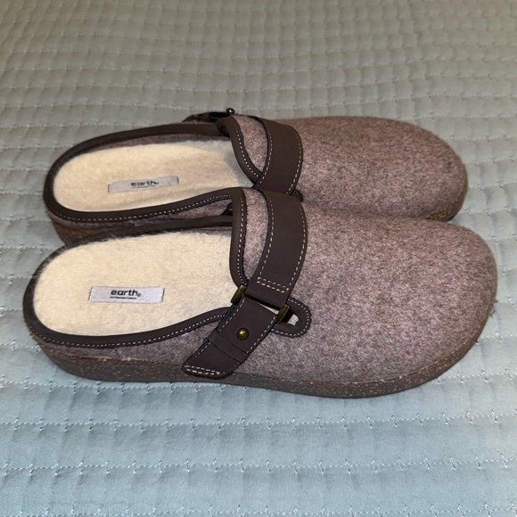 Earth Dream Chinook in the color Taupe. Size 9 Never worn. Super soft!!! - Picture 3 of 13